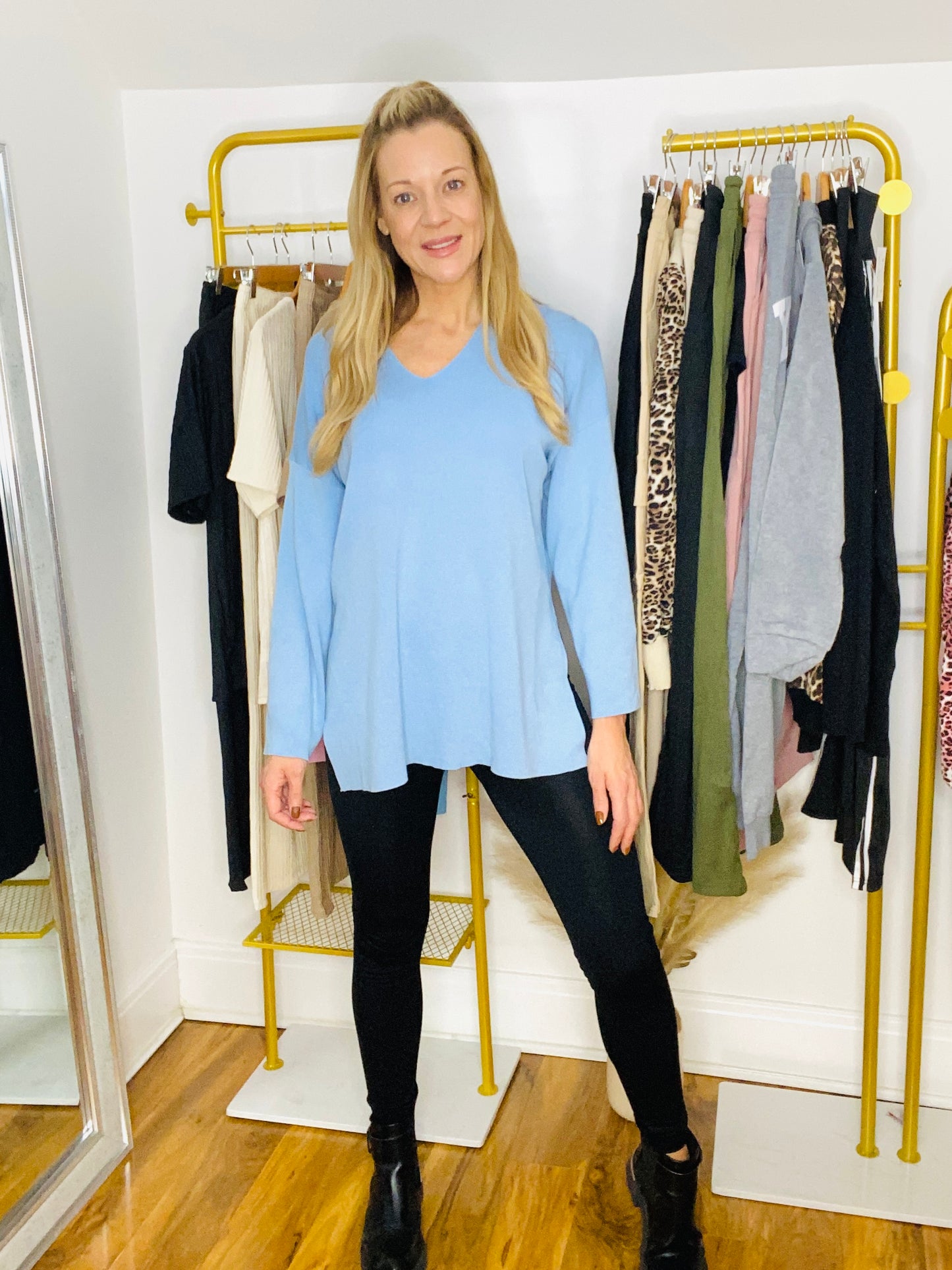 ROBIN - Plain V neck Jumper In Pale Blue