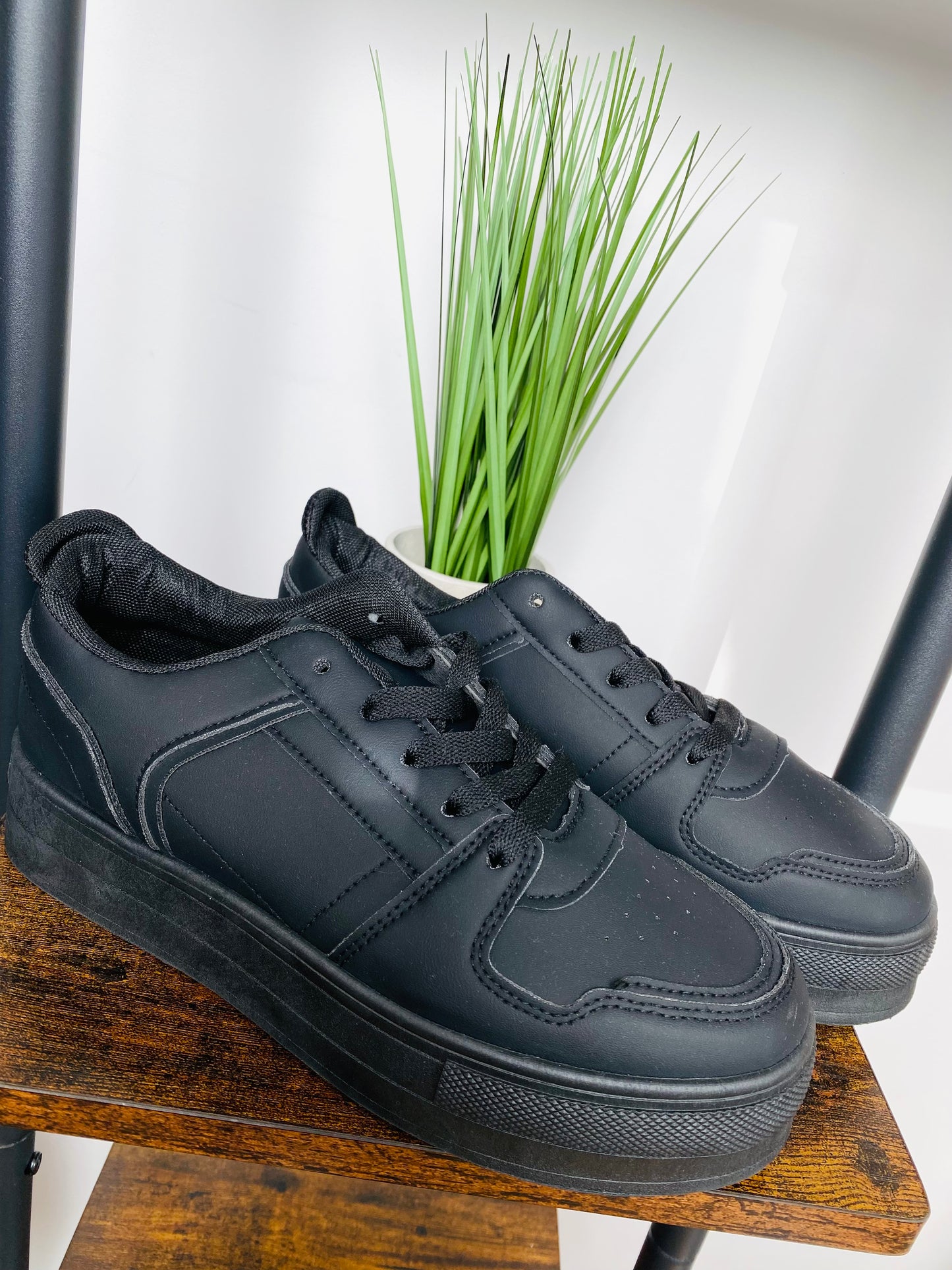 Platform Trainer In Black (OUTLET)