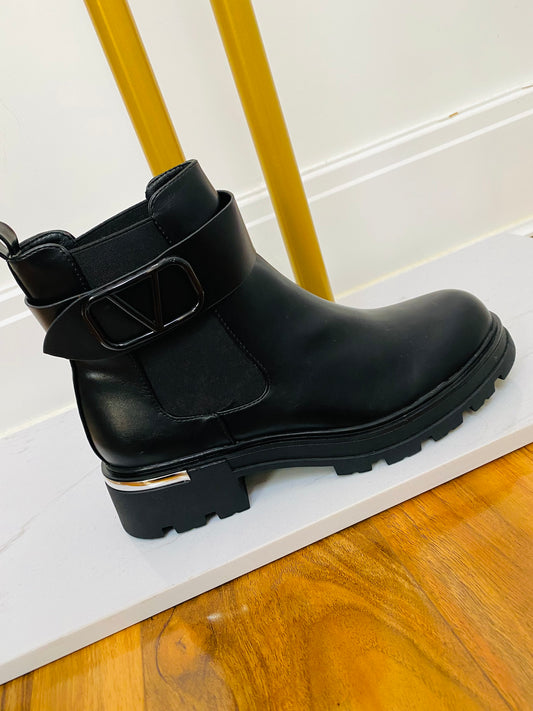 Chunky V Ankle Boots In Black LFH076 (CLEARANCE)